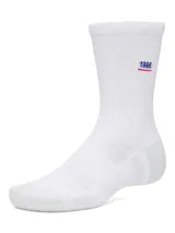 Medias deportivas de caña media color blanco, con tejido técnico transpirable, soporte de arco integrado y amortiguación media. Presentan un detalle bordado con el número 1996 en azul y una línea roja en el lateral.