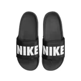 Ojotas Nike modelo Offcourt Slide, color negro con la palabra "NIKE" en letras blancas sobre la tira ancha.