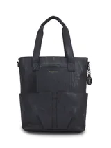Cartera tote de cuero sintético negro Hush Puppies, con doble asa superior, bolsillos frontales externos y llavero colgante decorativo.