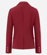 Blazer de sastrería en crepé color negro, con cuello solapa, cierre frontal de un solo botón dorado y bolsillos laterales con solapa.