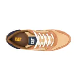 Championes Caterpillar modelo Trigen Mesh, color marrón con detalles en azul marino y beige, confeccionados en ante y malla, con cordones blancos, entresuela de EVA ligera y suela dentada de goma.