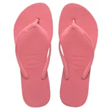 Sandalias de goma Havaianas modelo Slim, color gris oscuro, con tiras finas metálicas y diseño clásico de dedo.