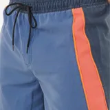 Short de baño Rip Curl modelo Giant Prawn de color azul, con cintura elástica y cordón de ajuste negro. Cuenta con franjas laterales en color naranja y negro, y detalle de etiqueta con logo en el borde inferior.