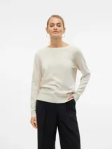 Sweater de punto con cuello redondo y mangas largas, de calce regular con puños y ruedo acanalados.