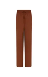 Pantalon de vestir de saten color marron, corte ancho, con cintura elastizada y cordón ajustable.