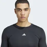 Remera deportiva de manga larga Adidas Techfit de color negro, con diseño ceñido de compresión, cuello redondo y el logo de la marca estampado en el pecho en color blanco.