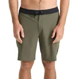 Short de baño boardshort Roark Passage Pro color verde militar, con cintura plana ajustable con cordón y pretina en contraste de color negro.