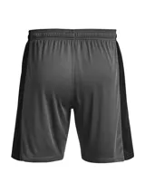 Short deportivo Under Armour de la línea Challenger, color gris con paneles laterales en negro y logo de la marca estampado en blanco. Confeccionado en tejido de punto ligero y transpirable con cintura elástica y cordón interno.