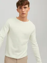 Sweater de manga larga con cuello redondo, confeccionado en tejido de punto con textura estructurada.