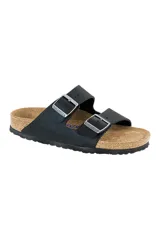 Sandalias Birkenstock Arizona negras de cuero engrasado con plantilla acolchada y hebillas plateadas ajustables. Suela de goma EVA.