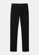 Pantalón de sarga de corte ajustado, color verde oscuro, con diseño clásico de cinco bolsillos y cierre frontal con botón y cremallera.
