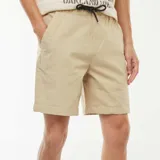 Pantalón de gabardina color beige, con diseño convertible 2 en 1 que permite desmontar la parte inferior para transformarlo en short. Presenta corte recto, bolsillos laterales y ajuste en los tobillos con cordón elástico.