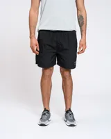 Short de baño negro de nylon con logo de Umbro estampado en gris.