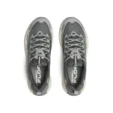 Sneakers de trekking Merrell Moab Speed 2 Sport, color gris con suela blanca y detalles en negro. Confeccionados en nailon ripstop y TPU, cuentan con suela Vibram TC5+ y tecnología FlexPlate.