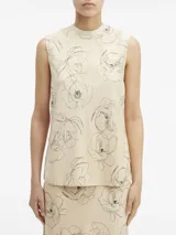 Remera de tirantes color crema con estampado de flores negras, cuello redondo y corte recto.