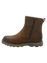 Bota de cuero marrón con tecnología water repellent, punta redonda y suela de goma track. Cuenta con cierre lateral y presilla trasera.