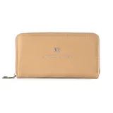 Billetera rectangular color suela con cierre perimetral y texto 'XL Extra Large' estampado en el frente. Cuenta con trece compartimentos internos y un bolsillo con cierre.