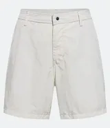 Bermuda de baño masculina color marrón confeccionada en microfibra, con trabillas en la cintura, cierre por botón y bolsillos laterales. De tacto suave, la pieza es ideal para promover un look ligero y súper transpirable.