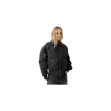 Campera estilo bomber de trabajo de Eme Studios, color negro con efecto lavado, cuello camisero, cierre frontal de cremallera, bolsillos frontales con solapa, detalles de tachas metálicas y la inscripción de la marca en el pecho.