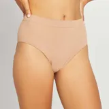 Pack de dos braguitas de corte alto y diseño sin costuras, confeccionadas en tejido acanalado de color beige.