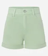 Short de sarga color celeste, de corte ajustado y cintura alta, con cierre frontal y bolsillos laterales.