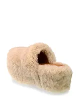 Pantuflas beige de piel con plataforma.