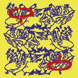 Pañuelo cuadrado de diseño original con estampado artístico de trazos abstractos y figuras de aves en azul sobre fondo amarillo, con detalles gráficos en rojo.