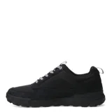 Championes urbanos Caterpillar modelo Hex Ready Low Mesh, color negro con cordones grises. Confeccionados en una combinación de lona y gamuza, cuentan con mediasuela de EVA liviana y suela de goma con patrón hexagonal para mayor tracción.