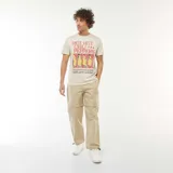 Pantalón de gabardina color beige, con diseño convertible 2 en 1 que permite desmontar la parte inferior para transformarlo en short. Presenta corte recto, bolsillos laterales y ajuste en los tobillos con cordón elástico.