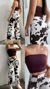 Pantalón de jean blanco con estampado de manchas de vaca en color marrón. Corte recto, tiro alto y cinturón de cuero marrón con hebilla plateada.