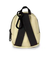 Mini mochila decorativa JanSport color negro, con bolsillo frontal y parche de la marca. Diseñada como accesorio tipo charm para colgar en bolsos o mochilas.