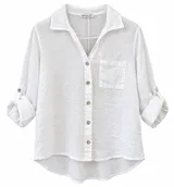 Camisa de lino blanca con cuello camisero, cierre frontal de botones, bolsillo en el pecho y mangas largas arremangables.