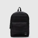 Mochila Bubba de diseño acolchado en color verde menta. Cuenta con un compartimento principal espacioso con cierre, bolsillo frontal con cierre y parche de marca en la parte inferior. Incluye correas acolchadas y es resistente al agua.