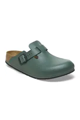 Zueco Boston Pro Le T de Birkenstock, color verde, con plantilla anatómica de corcho y látex, y tira ajustable con hebilla metálica.