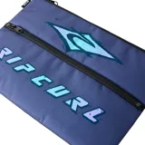 Cartuchera Rip Curl color azul con doble compartimento con cierre y estampado gráfico de la marca en tonos celestes y oscuros.