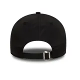 Gorra negra de visera curva con logo de los Chicago Bulls bordado en el frente y logo de New Era bordado en el lateral.