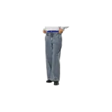Pantalón de jean estilo work pants de corte recto y tiro medio, en color azul lavado. Cuenta con bolsillos laterales, trabillas para cinturón y un diseño cruzado en la pretina con hebillas metálicas ajustables.