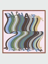 Pañuelo de seda Longchamp modelo L'Arc-en-Ciel con diseño gráfico abstracto de tipografía y ondas en tonos marrones, azules, verdes y beige, sobre fondo rosado y marco marrón.