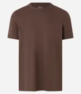 Remera básica de corte regular para hombre, color verde militar, con mangas cortas y cuello redondo.