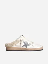 Zapatillas deportivas Ball Star color blanco, con estrella plateada con purpurina y forro de shearling color beige.