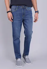 Pantalón de jean azul de corte recto.