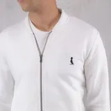 Campera bomber blanca de algodón fino de punto con cierre frontal y logo bordado en el pecho.