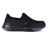 Champion deportivo Skechers Relaxed Fit Equalizer 4.0, color negro, con capellada de malla y superposiciones sintéticas, plantilla Air Cooled Memory Foam y media suela Burst con absorción de impactos.
