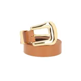 Cinturón color caramelo con hebilla metálica dorada estilo western.