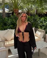 Pantalón negro de tiro alto y corte palazzo con cordón ajustable en la cintura.