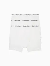Pack de tres calzoncillos tipo boxer brief de algodón elástico, color blanco, con cintura elástica distintiva de la marca.