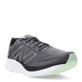 Championes de running New Balance modelo 680 v8, confeccionados en tejido knit transpirable color gris. Presentan mediasuela con tecnología Fresh Foam para mayor amortiguación, suela de goma con detalles en verde menta y el logo característico de la marca en los laterales.