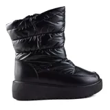 Bota casual negra de caña media con plataforma y taco corrido.