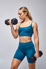 Calza biker color turquesa, de cintura ancha y corte ajustado, ideal para entrenamiento.