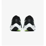 Championes de running Nike Air Zoom Pegasus 37 para mujer, con diseño en color negro y suela blanca con tecnología de amortiguación Zoom.